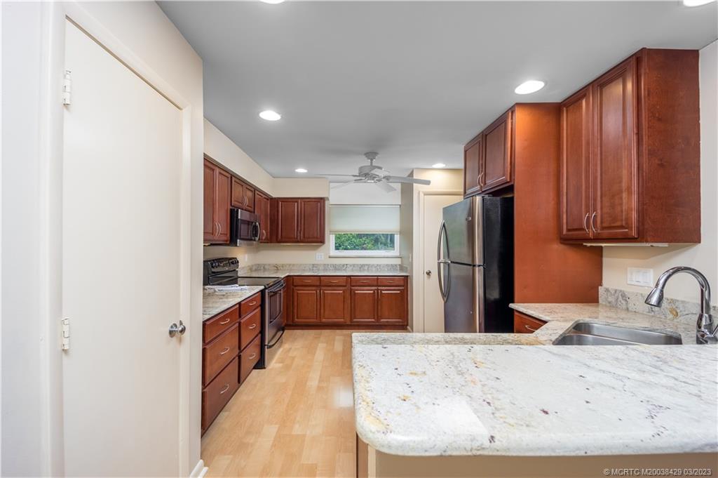 2882 SW Westlake Circle