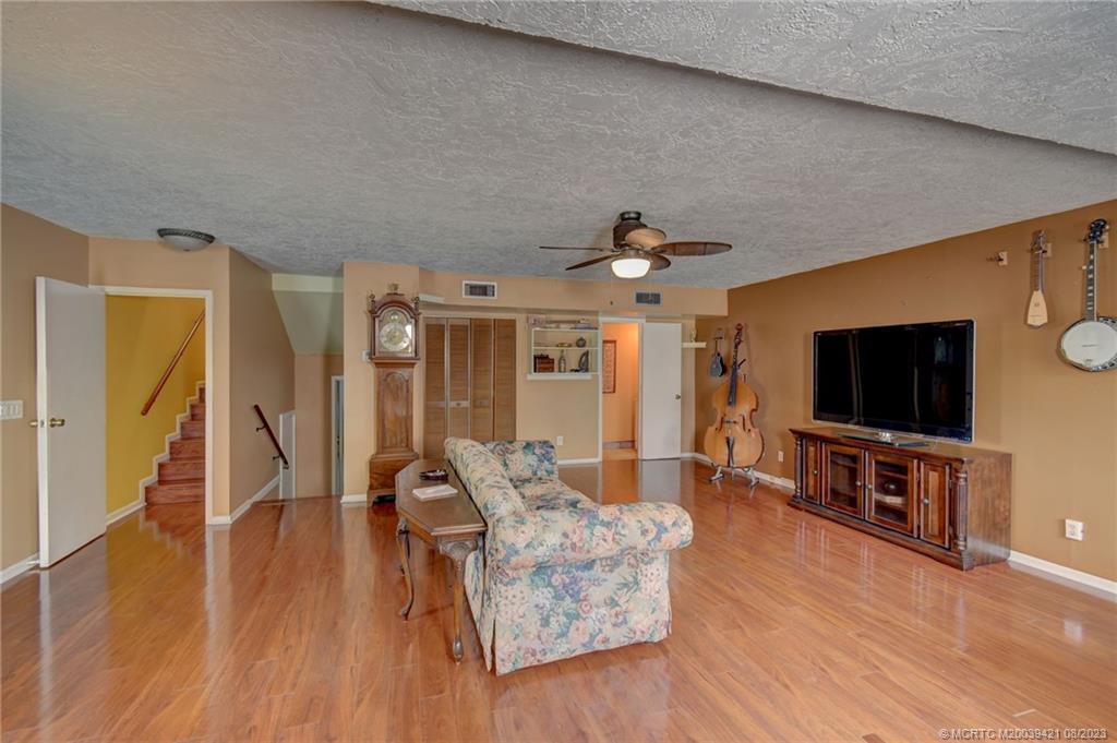 428 SW Akron Avenue 1A