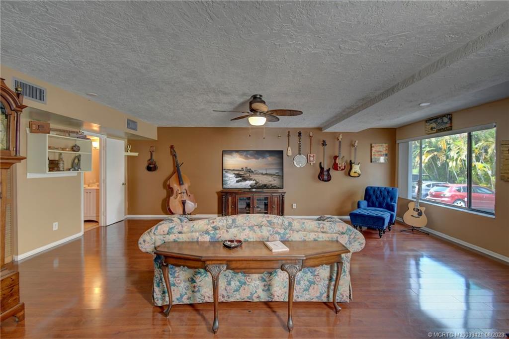 428 SW Akron Avenue 1A