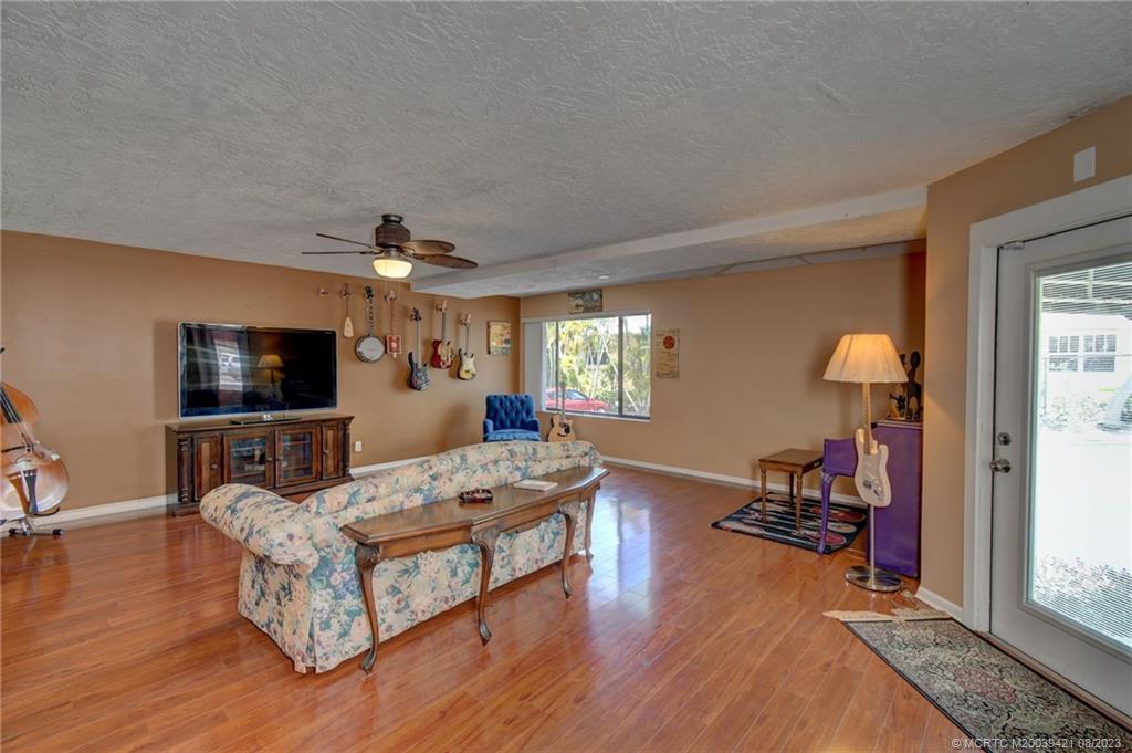 428 SW Akron Avenue 1A