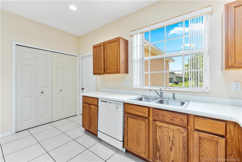 1237 SW Babcock Avenue