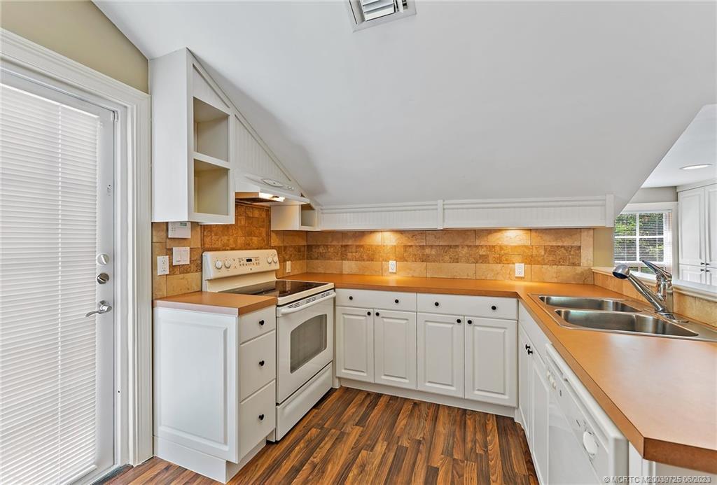 100 SW Willow Lake Trail