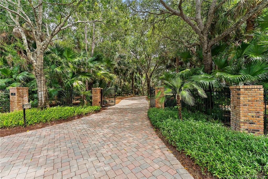 100 SW Willow Lake Trail