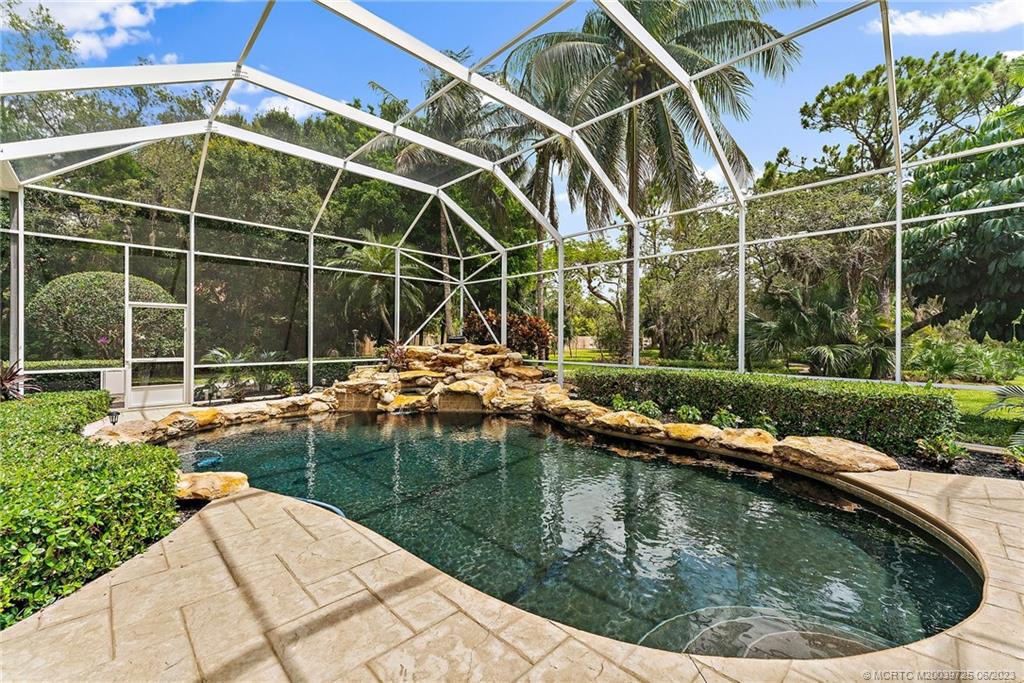 100 SW Willow Lake Trail