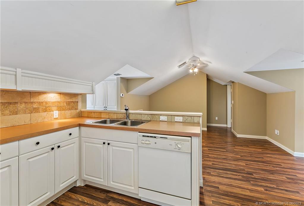 100 SW Willow Lake Trail