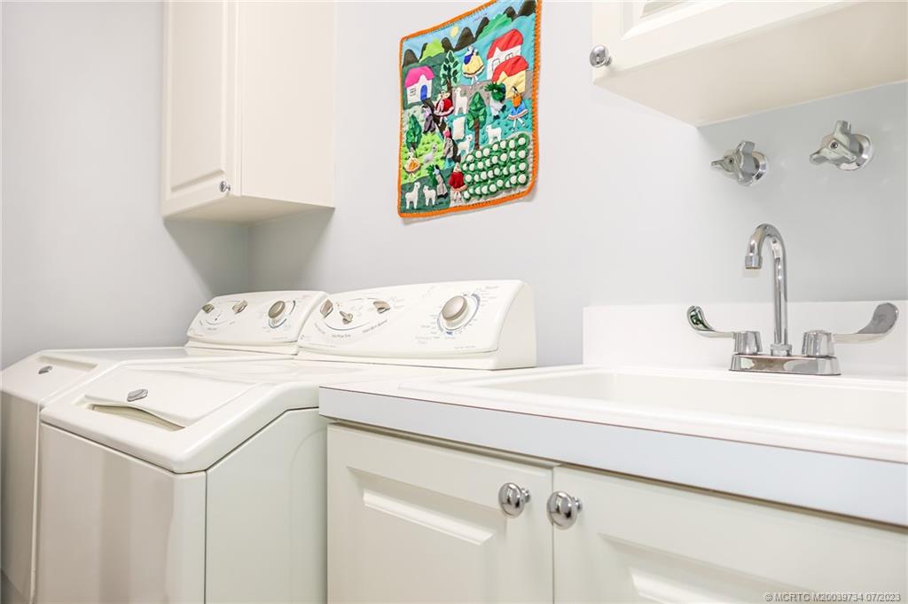 24 Harbour Isle Drive W 201