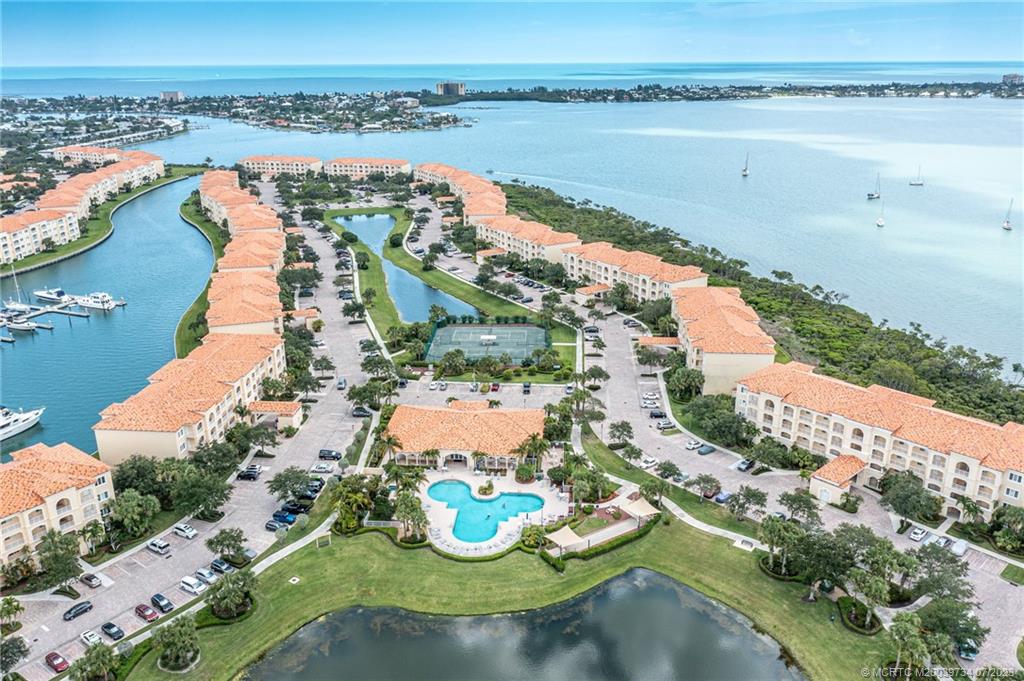 24 Harbour Isle Drive W 201