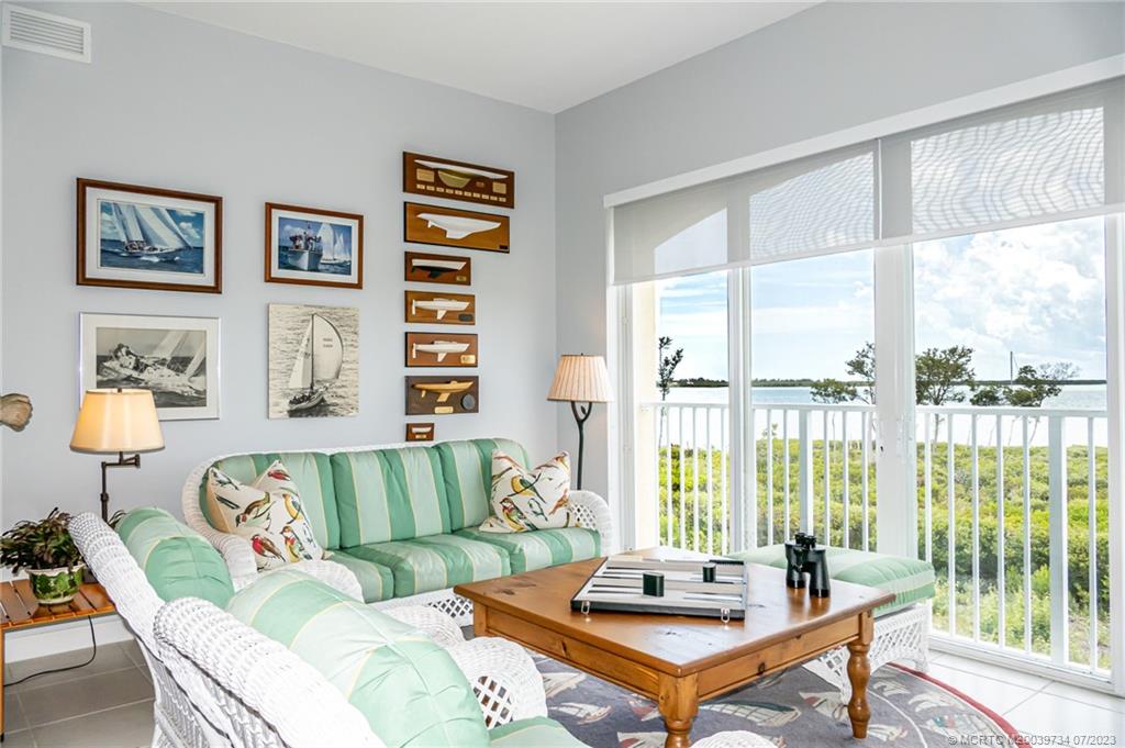 24 Harbour Isle Drive W 201