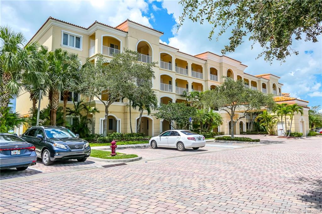 24 Harbour Isle Drive W 201