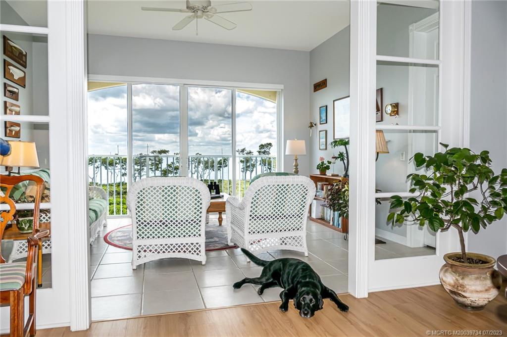 24 Harbour Isle Drive W 201