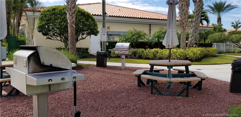 24 Harbour Isle Drive W 201