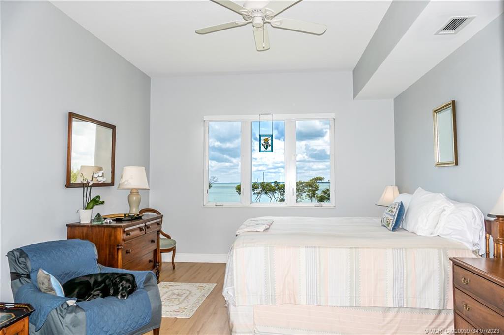 24 Harbour Isle Drive W 201