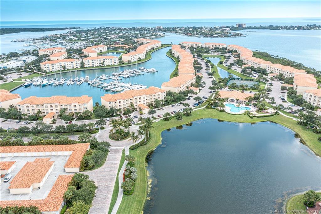 24 Harbour Isle Drive W 201