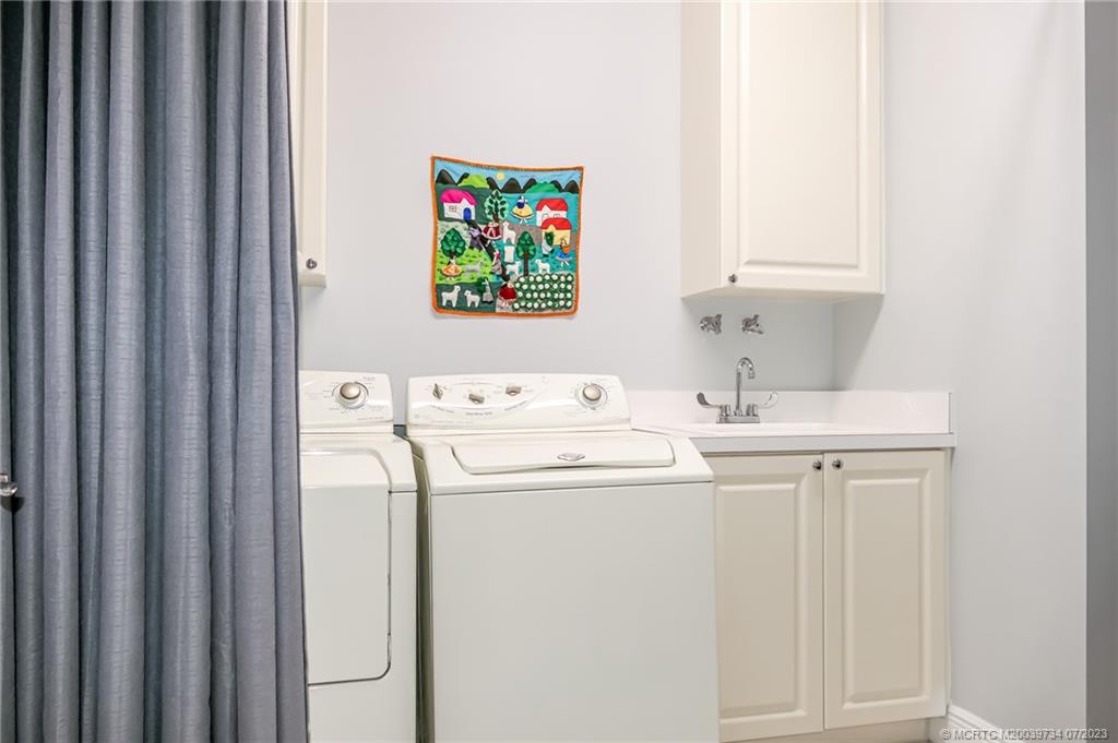 24 Harbour Isle Drive W 201