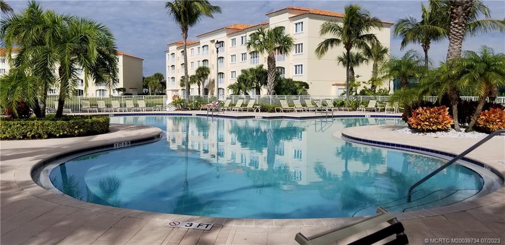 24 Harbour Isle Drive W 201