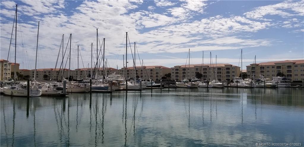 24 Harbour Isle Drive W 201