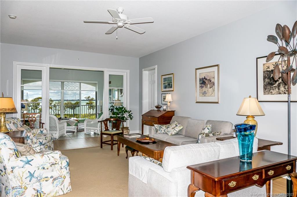 24 Harbour Isle Drive W 201