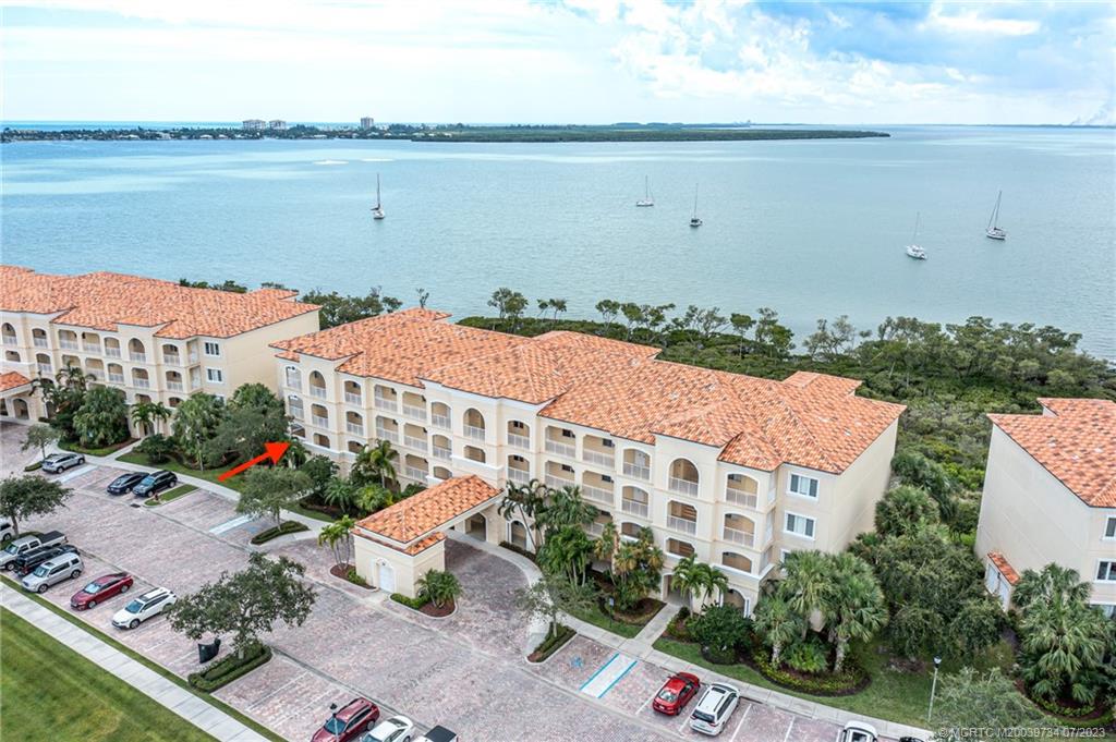 24 Harbour Isle Drive W 201