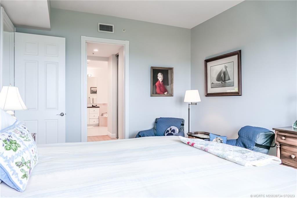 24 Harbour Isle Drive W 201