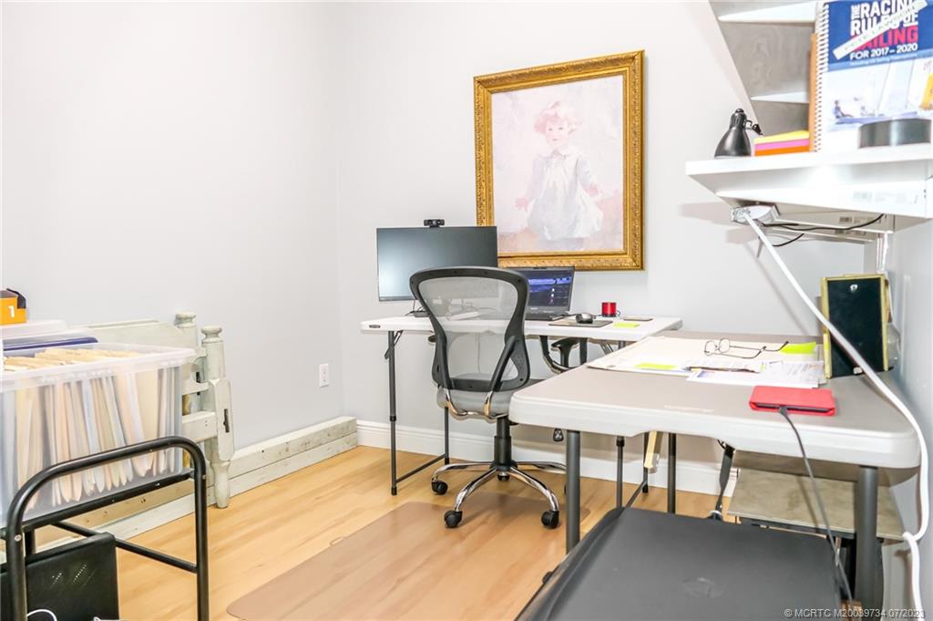 24 Harbour Isle Drive W 201