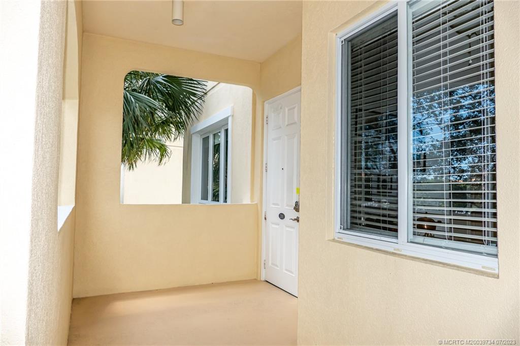 24 Harbour Isle Drive W 201