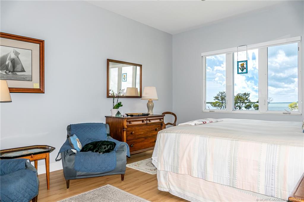 24 Harbour Isle Drive W 201