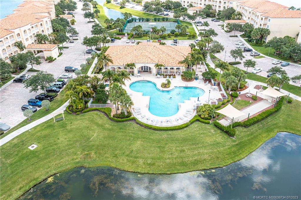 24 Harbour Isle Drive W 201