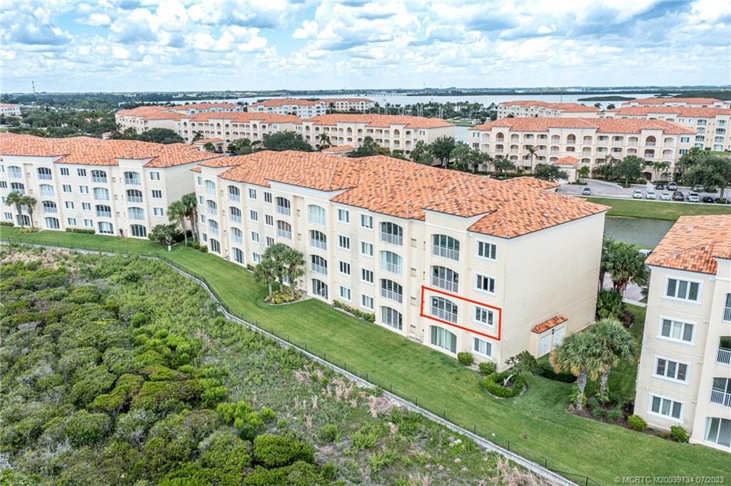 24 Harbour Isle Drive W 201