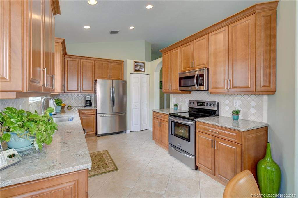 2763 SE Stonebriar Way