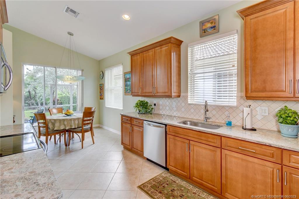 2763 SE Stonebriar Way