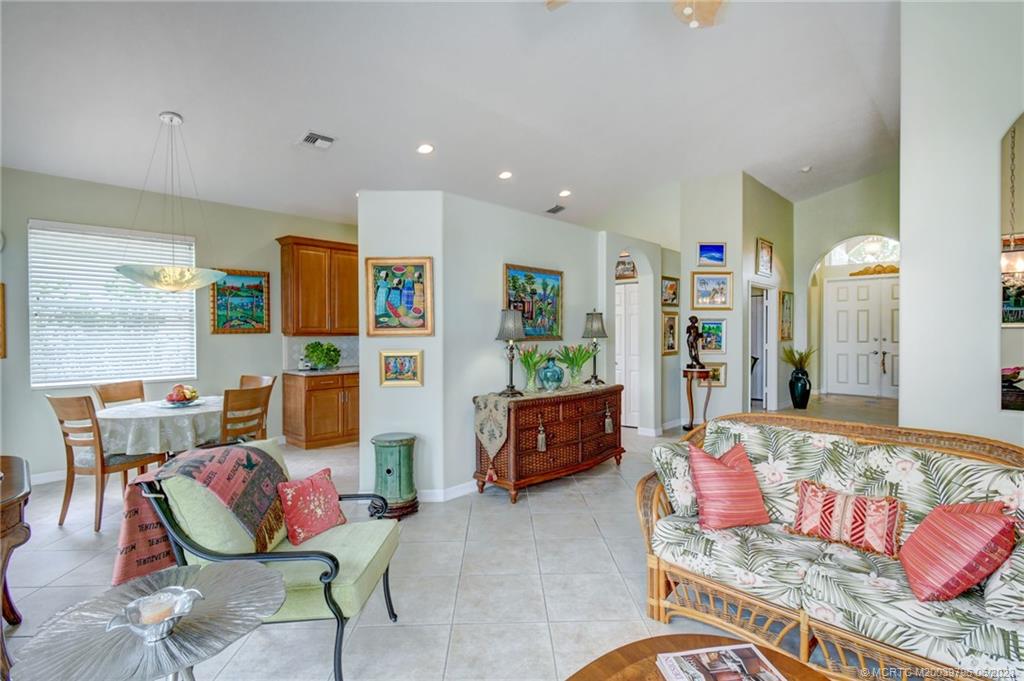 2763 SE Stonebriar Way