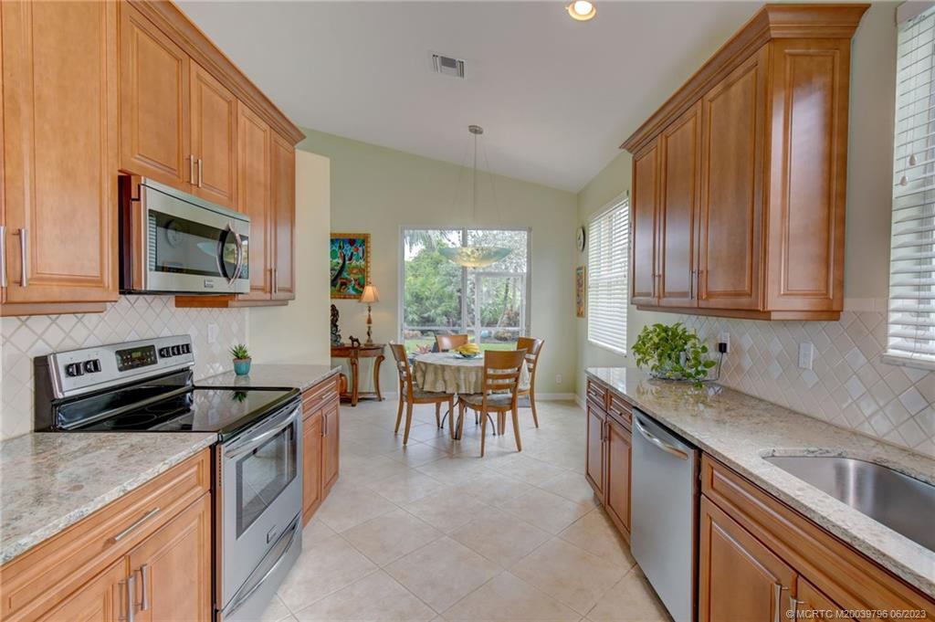 2763 SE Stonebriar Way