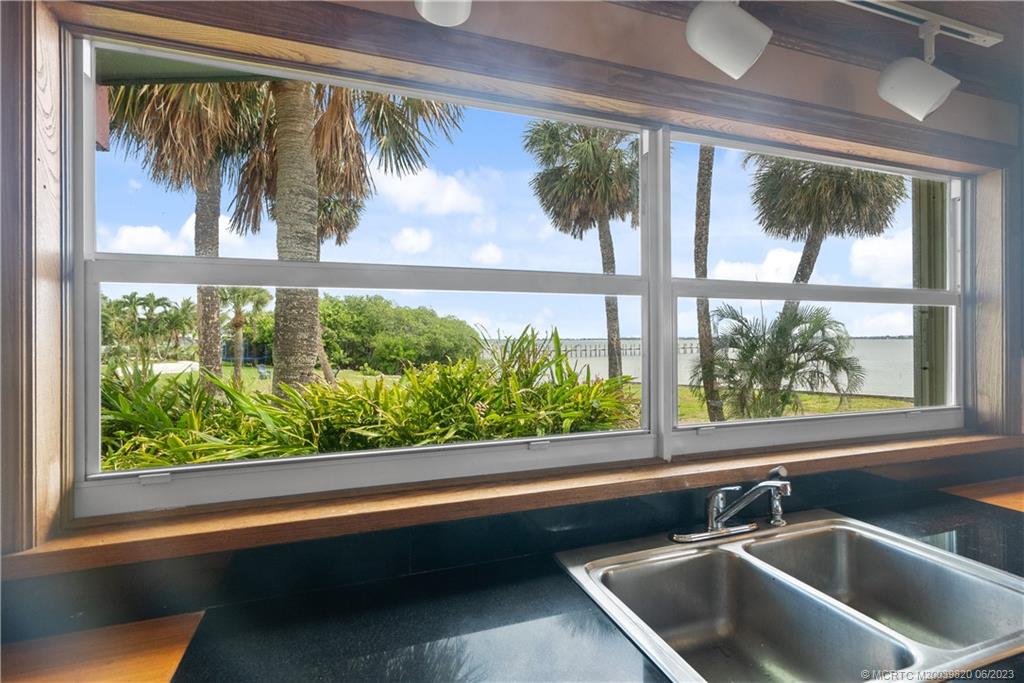 88 N Sewalls Point Road