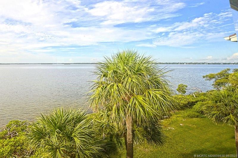 20 NE Plantation Road 302