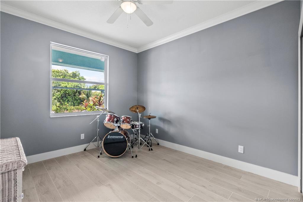 4786 SE Horizon Avenue