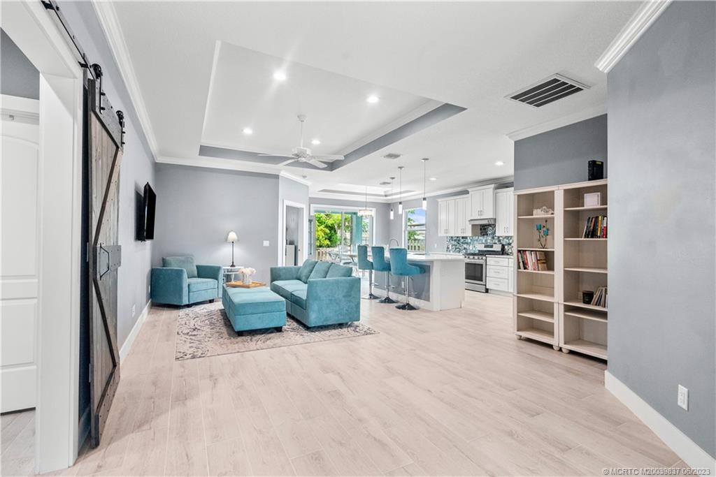 4786 SE Horizon Avenue