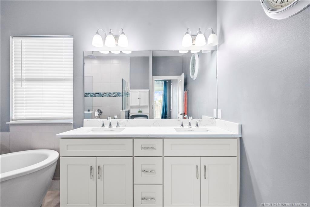 4786 SE Horizon Avenue