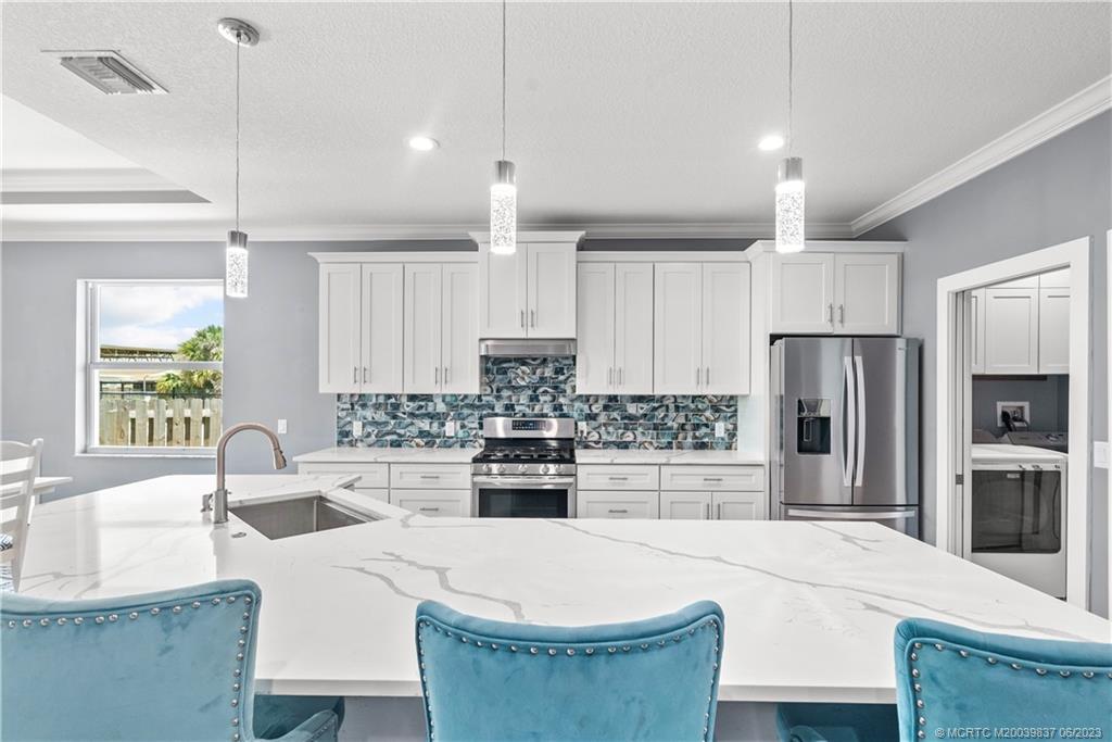 4786 SE Horizon Avenue