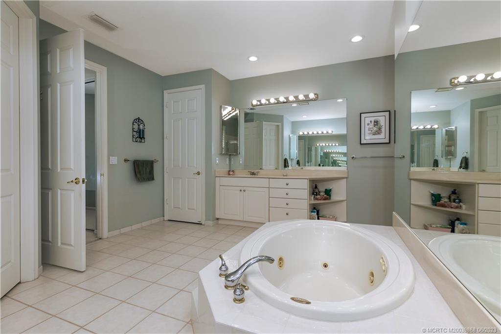 2277 SW Dove Canyon Way