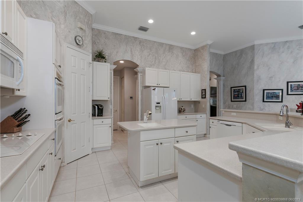 2277 SW Dove Canyon Way