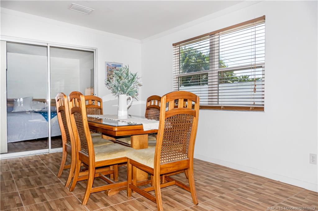 225 SW Indian Groves Drive