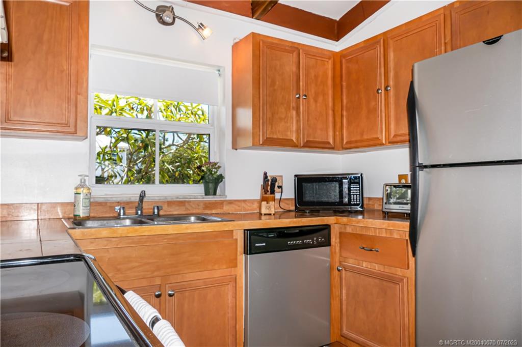 225 SW Indian Groves Drive