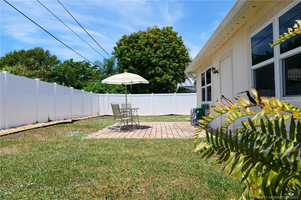 225 SW Indian Groves Drive