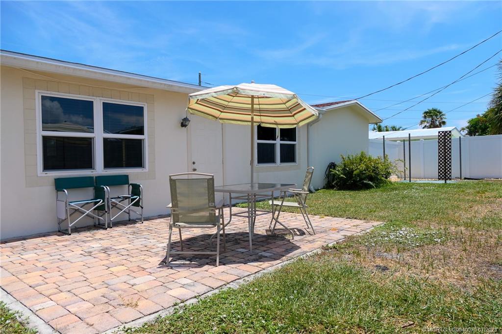 225 SW Indian Groves Drive