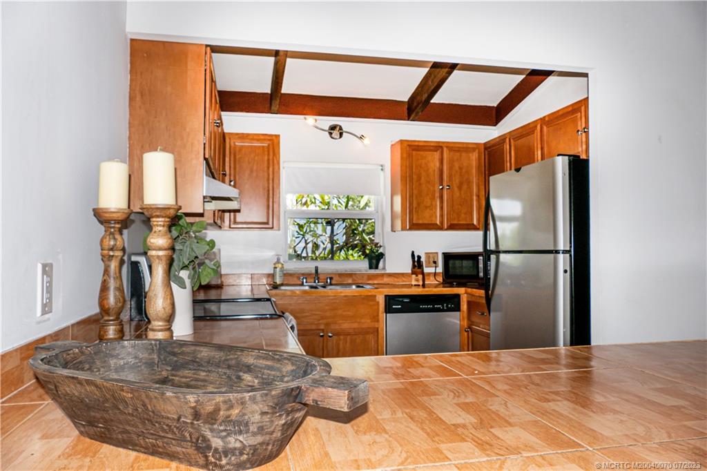 225 SW Indian Groves Drive