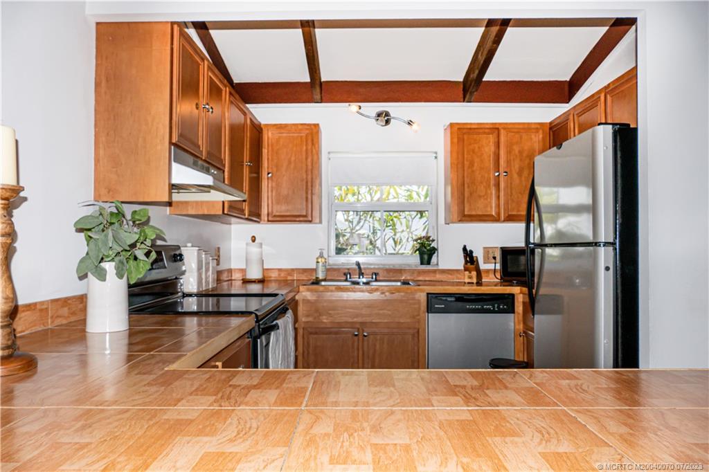 225 SW Indian Groves Drive