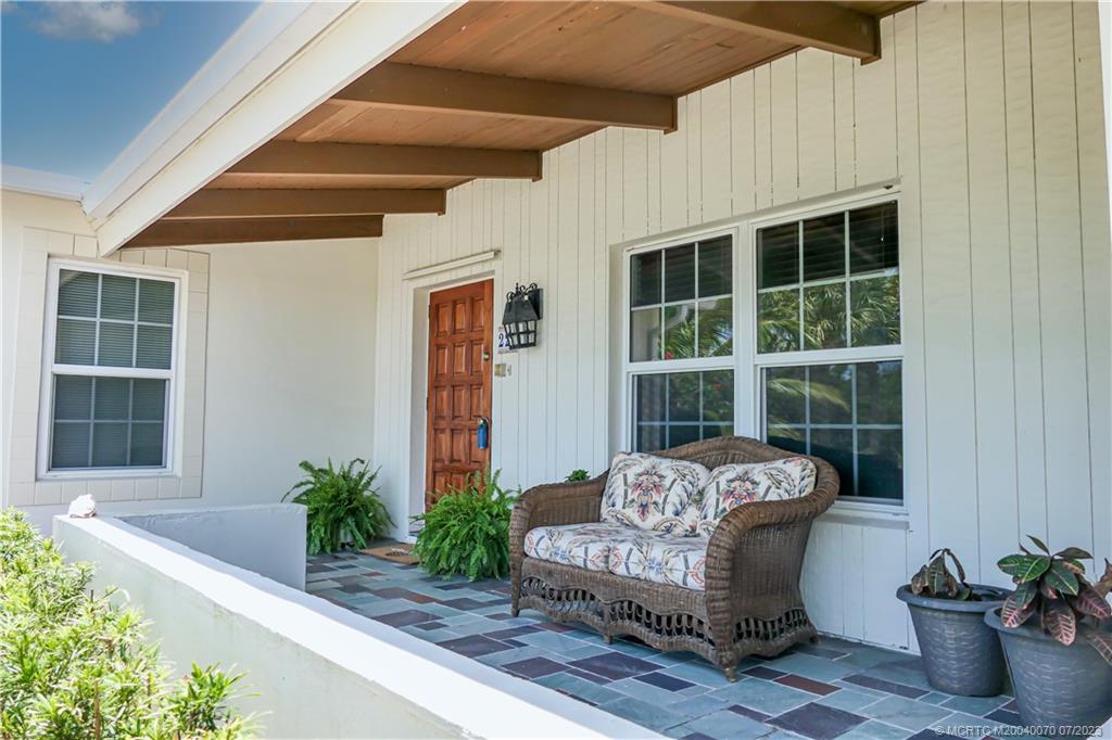 225 SW Indian Groves Drive