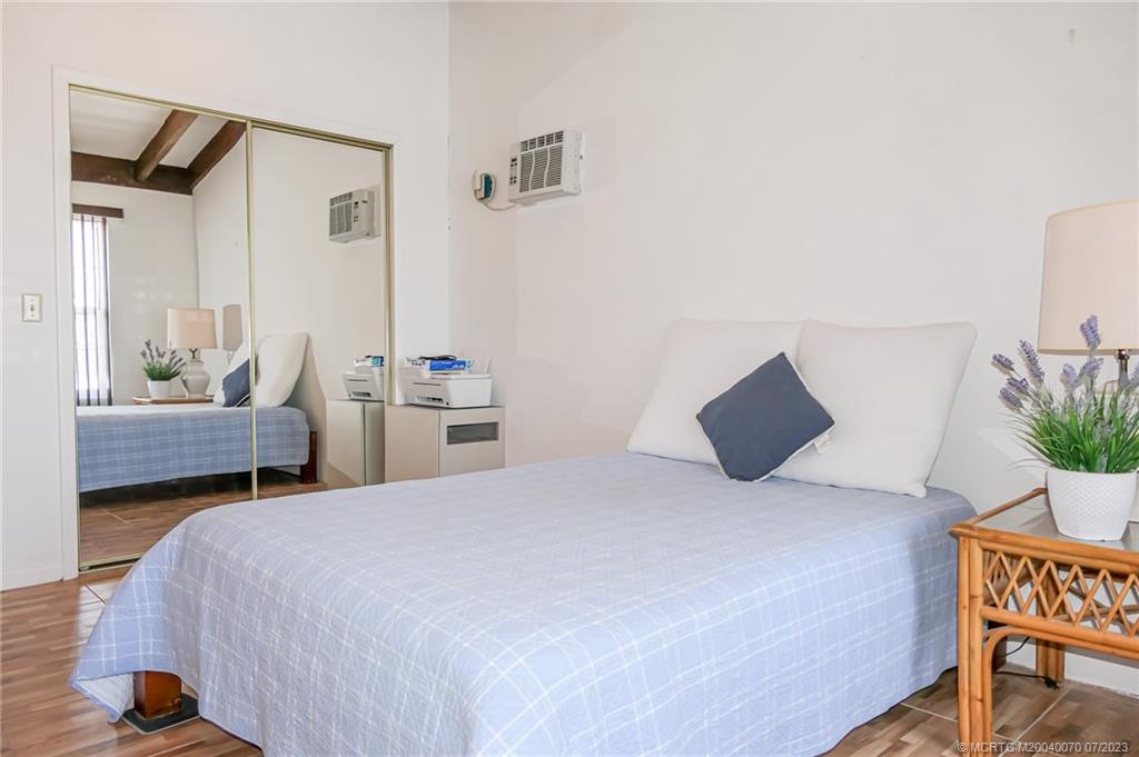 225 SW Indian Groves Drive