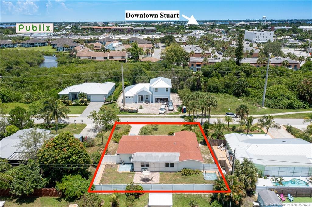 225 SW Indian Groves Drive