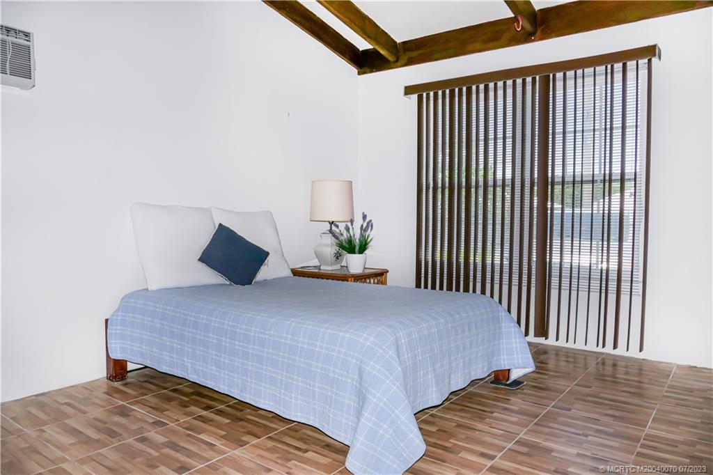 225 SW Indian Groves Drive